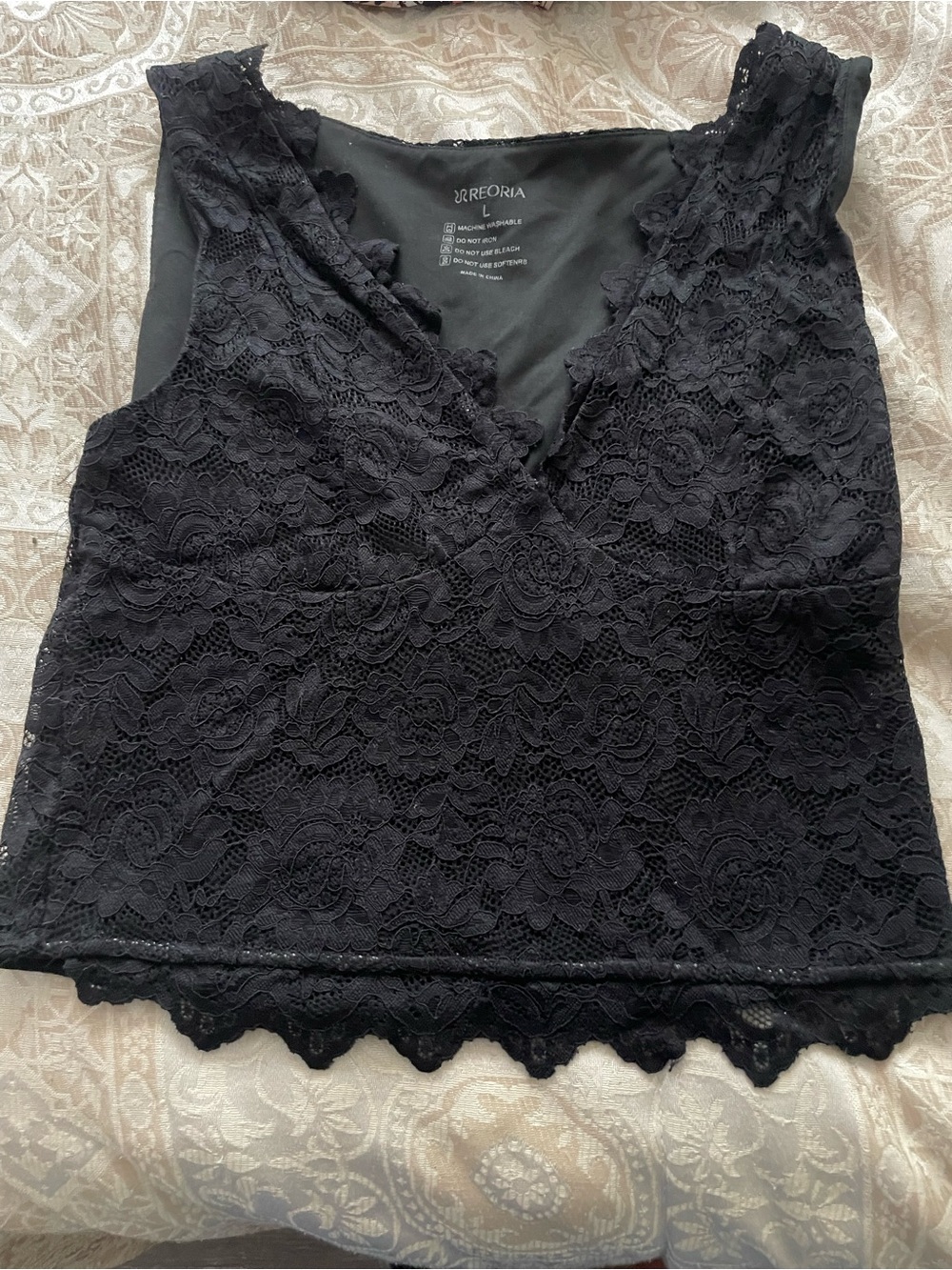 ReoRia Black Floral Lace V-Neck Camisole